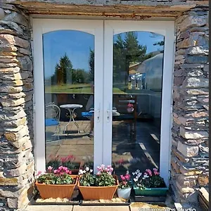 https://teach-beag-gortaforia-kells-v23-n978.hotel-killarney.com